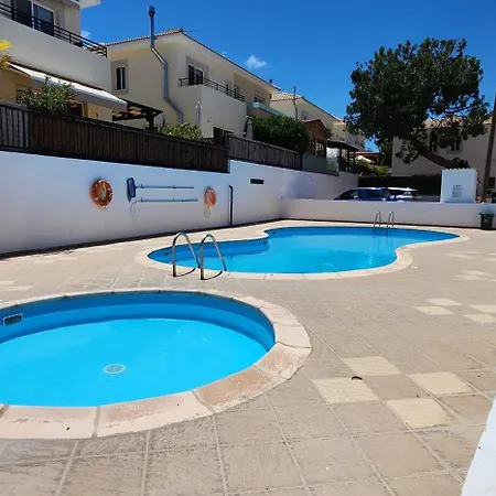 Breeze Sea View شقة *